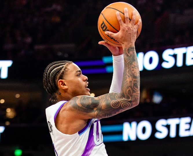 给彻底击溃, 半场打完直, 内线压哨补